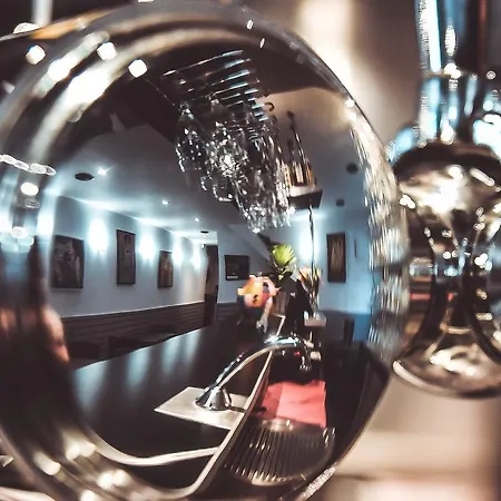 酒店 La Poterne Du Roy 3*